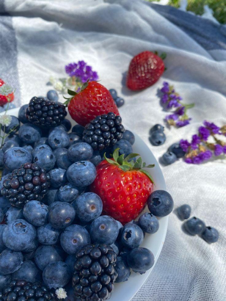 Berry Bounty: Handpicked, Nature's Sweetness in a Box